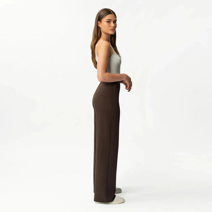 Pantalón de corte recto con textura suave