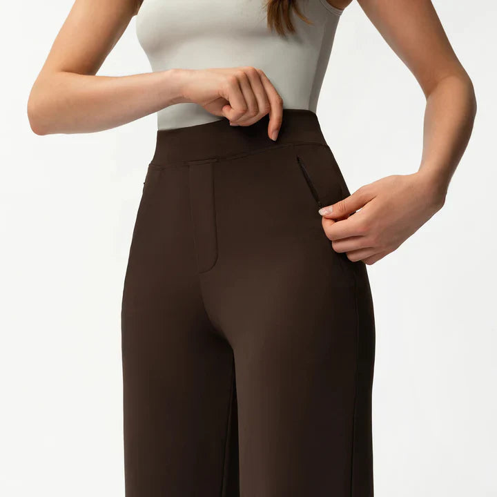 Pantalón de corte recto con textura suave