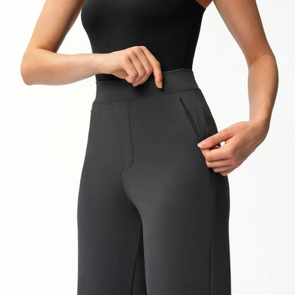 Pantalón de corte recto con textura suave