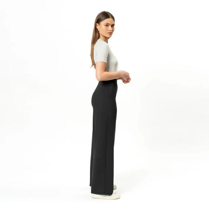 Pantalón de corte recto con textura suave